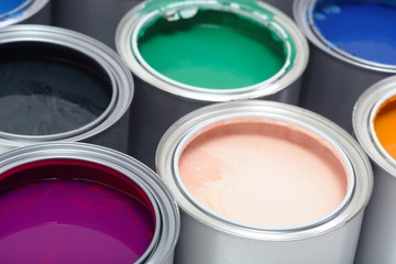 Gebrauchte Farbdosen