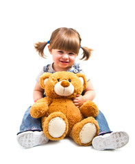 bambina sorridente con orsacchiotto