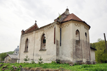 Fototapeta na wymiar Kościół w ruinach