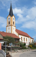 Fototapeta na wymiar Kirche St. Willibald in Deining