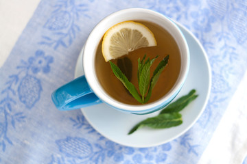 Green tea with lemon and mint