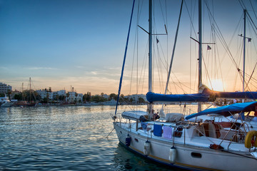 Fototapeta na wymiar Coucher de soleil sur le port de Kos, Grèce