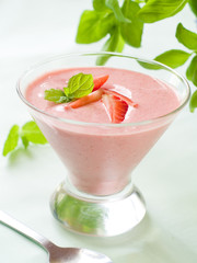 strawberry yoghurt dessert