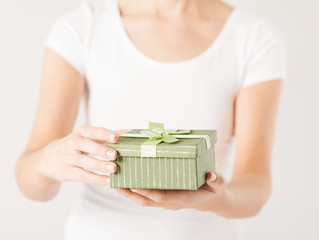 woman hands with gift box