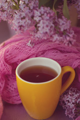 Obraz na płótnie Canvas cup with coffee and lilac