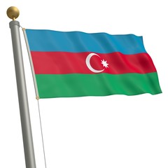 Die Flagge von Aserbaidschan flattert am Fahnenmast