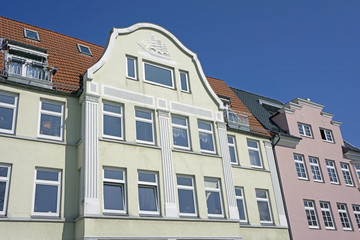 Fototapeta na wymiar Altbaufassade in Kiel, Deutschland