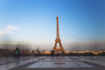 Eiffel tower from Trocadero at sunset, Paris, France - obrazy, fototapety, plakaty