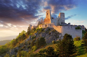 Papier Peint photo Rudnes Ruine du château de Cachtice - Slovaquie