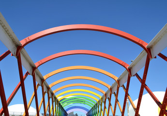 Puente de colores en Avilés, Asturias, España