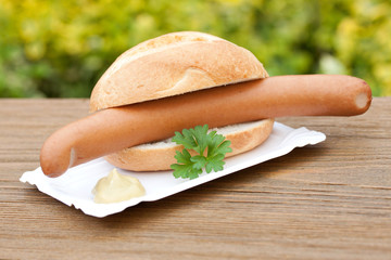 wurst in brötchen