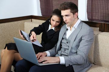 Obraz premium Business people on sofa