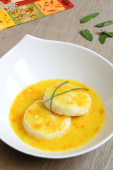 Medallones de pescado en salsa
