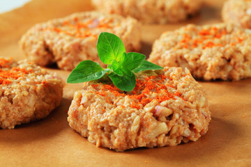 Raw vegetable patties