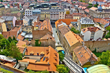 Fototapeta na wymiar Zagreb - historyczne miasto i niższe dachy architektura