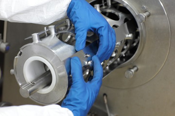 hands in gloves dealing with mech problem - details