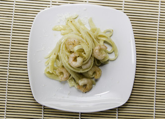 Shrimps mit Nudeln