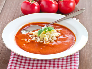Tomatensuppe mit Nudeln