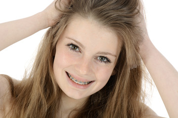 Freundliche Schülerin rauft sich die Haare