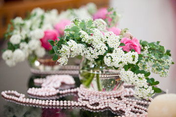 Obraz na płótnie Canvas Wedding flowers - tables set for wedding day