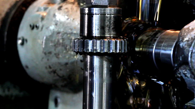 Turning gear