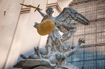 Gordijnen Hofburg in Vienna (Austria)   Statue of two fighting angels © XtravaganT