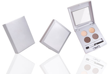 Eyeshadow palette with packaging