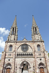 Fototapeta na wymiar Kościół św Piotra i Pawła w obernai Alzacji