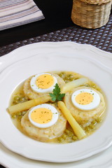 Merluza a la vasca en salsa verde