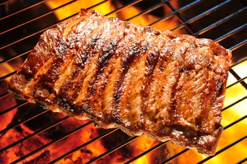 Foto op Plexiglas Grilled pork ribs on the grill. © amenic181