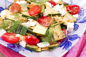 Salad with grilled zucchini