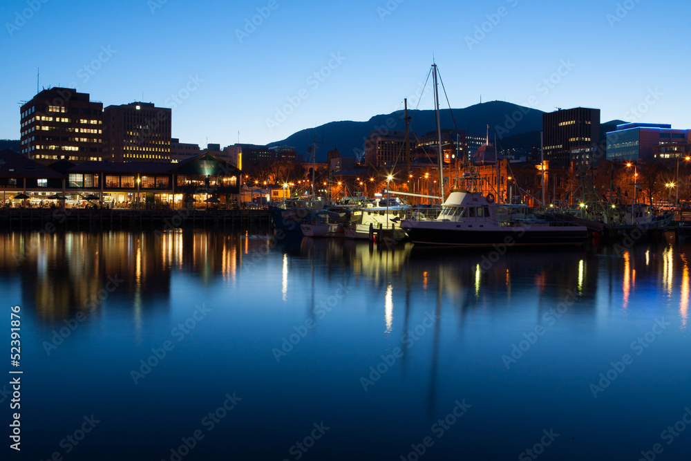 Wall mural hobart dock at dusk