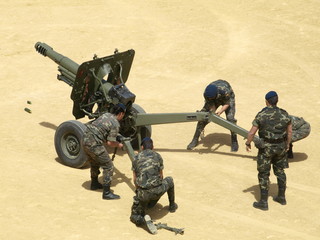 Montando artillería la Guardia Real 2