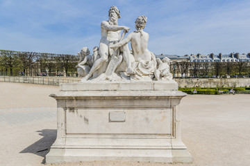Obraz premium Antique Statue in Jardin des Tuileries (Tuileries Garden). Paris