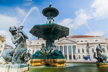 Fototapeta na wymiar Barokowa fontanna na placu Rossio