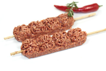 brochettes de viande hachée