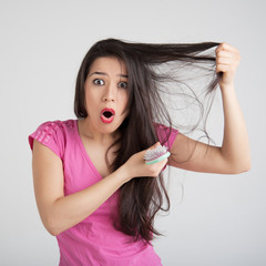 Loss hair comb in women hand