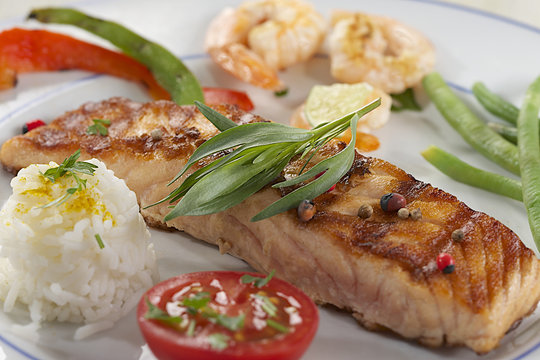 Pav&eacute; de saumon grill&eacute; & Crevettes