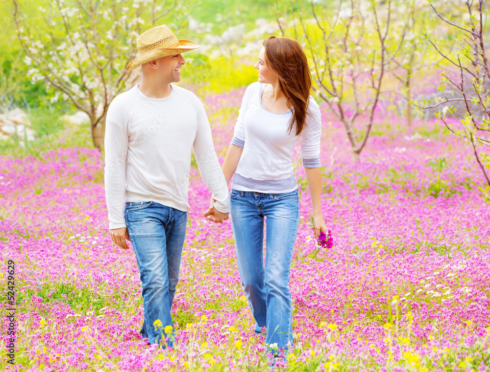 Wall mural Happy couple outdoors