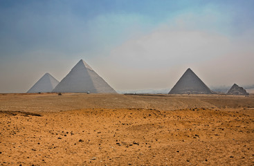 Fototapeta na wymiar Plateau Pyramids