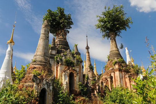 Nyaung Oak Pagodas