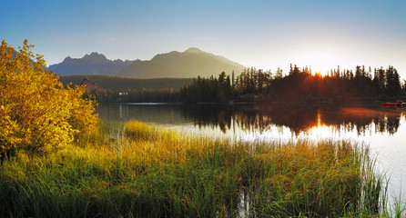Fototapeta premium lake and sun - Slovakia Tatras, Strbske pleso