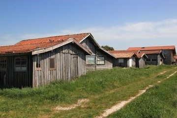 Cabanes du port osréicole de Gujan-Mestras.