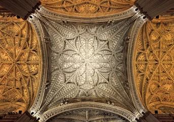Zelfklevend Fotobehang Interior ceiling of Cathedral of Seville, Andalusia © Fulcanelli
