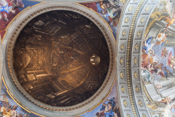 Fototapeta na wymiar cupola dipinta della chiesa di Sant'Ignazio_Roma