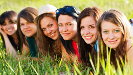 Obraz premium Beautiful Girls On Grass