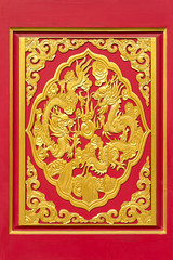 Fototapeta na wymiar golden dragon on the red wall