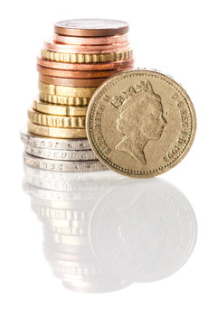 A standing 1 British Pound coin - currency of Great Britain - le