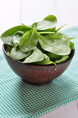 Fresh spinach leaves in bowl