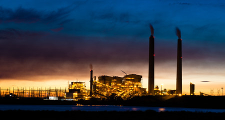Fototapeta na wymiar Coal power plant at night